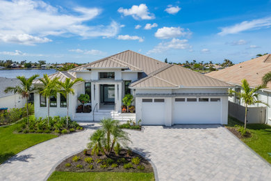Inspiration for a modern home design remodel in Miami