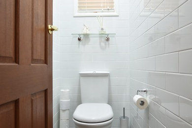 Foto di un bagno di servizio minimalista
