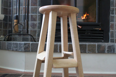 Barefoot guitar stool