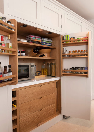 Traditional Kitchen by Higham Furniture