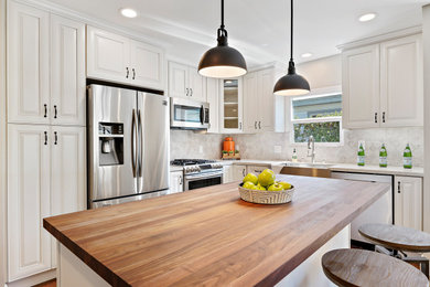 Kitchen - farmhouse kitchen idea in San Francisco