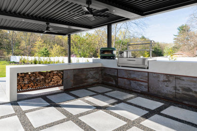 Example of a minimalist patio design in Boston