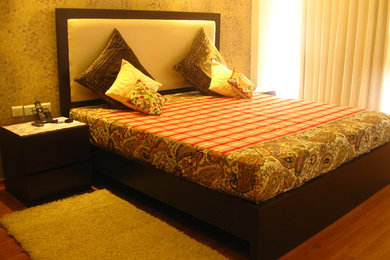 デリーにあるコンテンポラリースタイルのおしゃれな寝室のインテリア