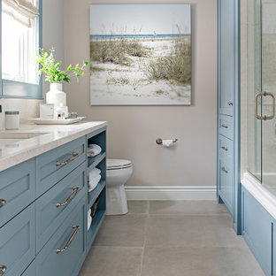 75+ Badezimmer mit Steinplatten und Falttür-Duschabtrennung Ideen