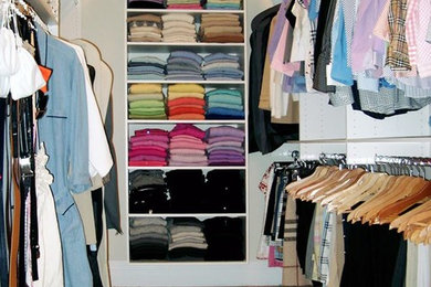 Gender-neutral carpeted closet photo in Toronto