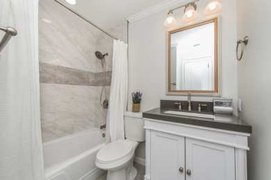 Bathroom - bathroom idea in New York