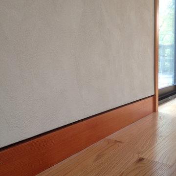 Plaster with flush baseboard