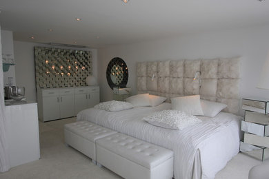 Modern bedroom in Other.