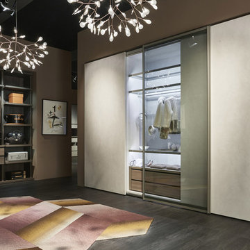 Ankleidezimmer mit Glastüren Kleiderschrank