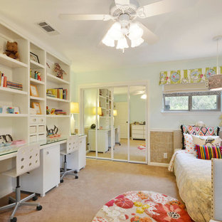 Modernes Jugendzimmer mit Arbeitsecke in Austin