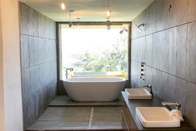 Inspiration for a bathroom remodel in Hawaii