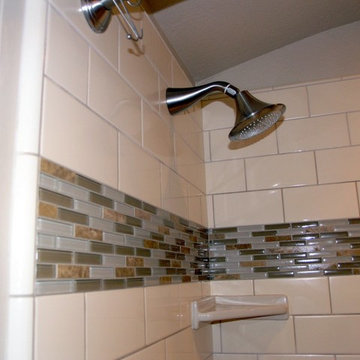 Tile shower with accent tile