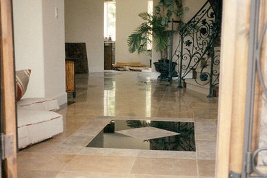 Entryway - traditional entryway idea in Orange County