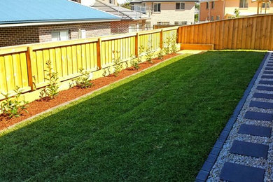 Photo of a mid-sized modern backyard garden in Sydney.