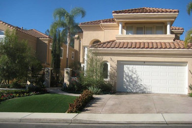 Photo of a traditional landscaping in Orange County.