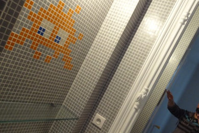 Cette image montre une salle de bain design.