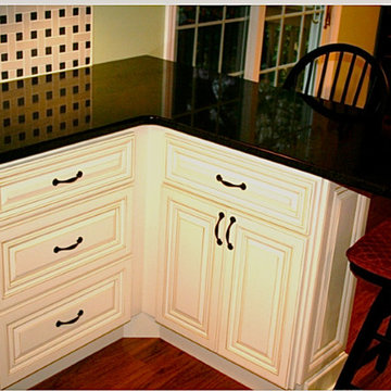 Attleboro, Ma Black & White Kitchen