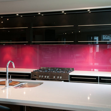 Art Glass Backsplashes - Kitchen and Bathroom