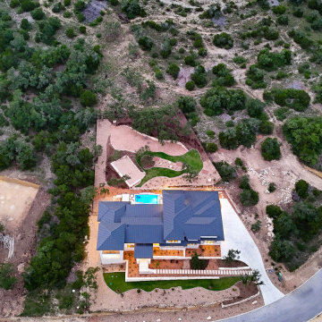 Modern: 4,950 ft², 4 BR/4 BA/2 ST home