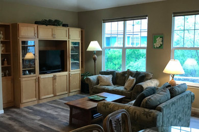 Beach style living room photo in Hawaii