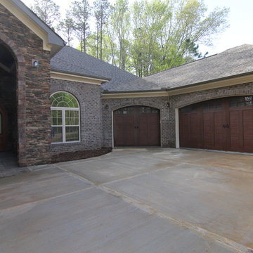 Courtyard entry garage