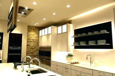 Example of a kitchen design in San Diego