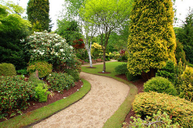 Inspiration for a contemporary landscaping in New York.