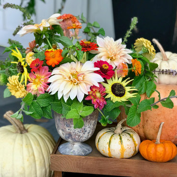 Slow Flowers: 35 Thanksgiving Centerpieces and Tabletop Decor Ideas