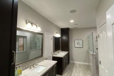Example of a minimalist bathroom design in Houston
