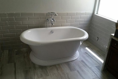 Inspiration for a timeless bathroom remodel in Las Vegas