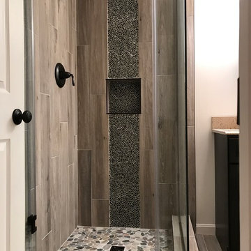 Wood and pebbles design shower