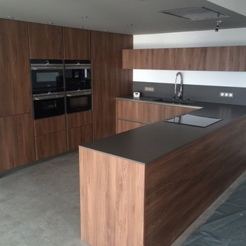 CUISINE AVEC PLAN DE TRAVAIL EN QUARTZ SILESTONE CEMENTO SPA
