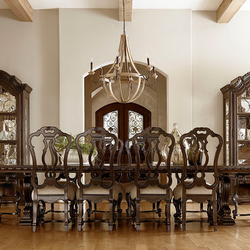 Rustic Mixes with a Traditional Dining Room
