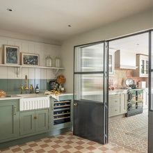 KITCHEN WOOD CABINETS