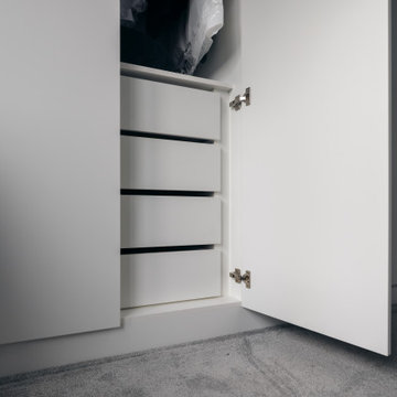 Minimalist White - Door Push to Open
