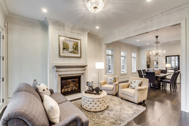 Transitional living room photo in Chicago