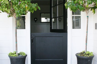 Photo of a traditional entryway in Orange County.