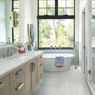 Landhausstil Badezimmer mit offener Dusche Ideen, Design & Bilder