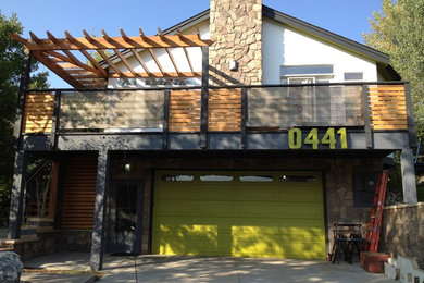Example of a minimalist deck design in Denver
