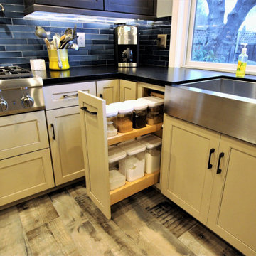 Warm-tone Kitchen
