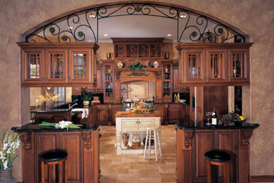 Kitchen photo in Chicago