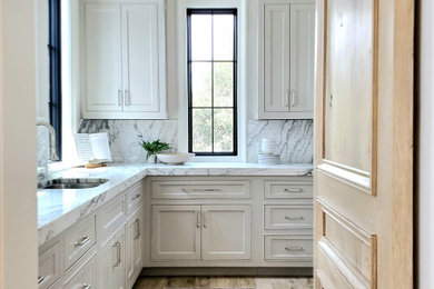 Inspiration for a coastal home design remodel in Orlando