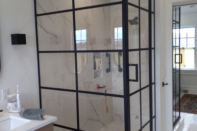 Example of a trendy bathroom design in New York