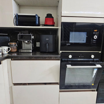 Luxury High Gloss Modular Kitchen at Windsor Palace Ballygunge Kolkata | Rogue C