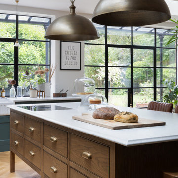 Teddington Painted Shaker Kitchen with Pantry, Bar, Boot & Utility Room