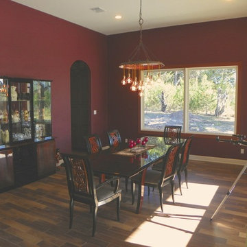 Lake View Courtyard Home