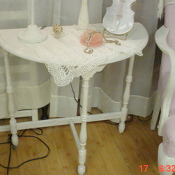 Chalkpainted Halfmoon Table - Products
