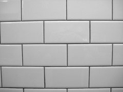 Pic of white subway tile with light pewter grout ( Laticrete # 90)