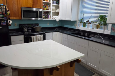Example of a classic kitchen design in Portland