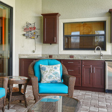Traditional Style Summer Kitchen and Dining Area